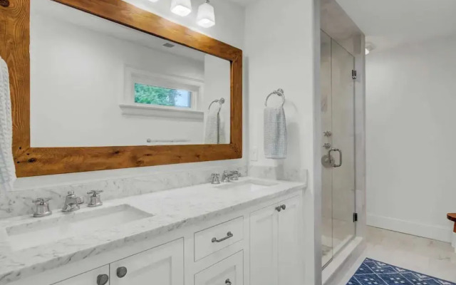 Be a Sullivans Local! 1307 Cove Avenue by Avantstay Pool + Outdoor Living