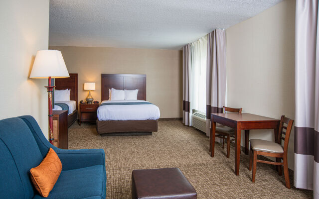 Clarion Hotel & Suites Hamden - New Haven