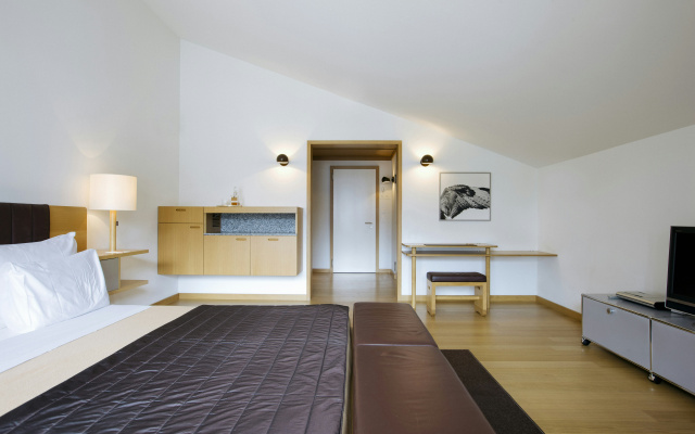 The Omnia