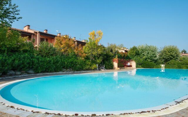 Luxurious Holiday Home in Lombardy With Shared Pool