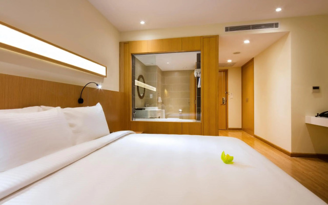 Starcity Hotel & Condotel Beachfront Nha Trang