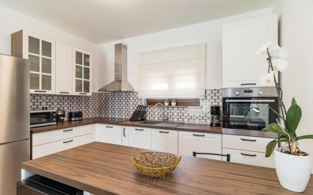 Charming villa Roma with private pool near Pula