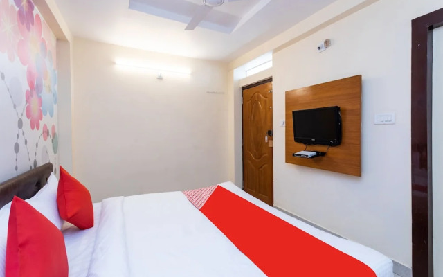 OYO 36211 Hotel Padma Palace