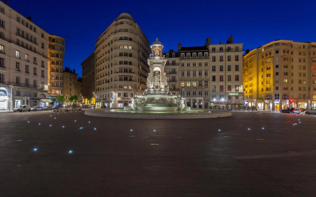 Lyon Center Town