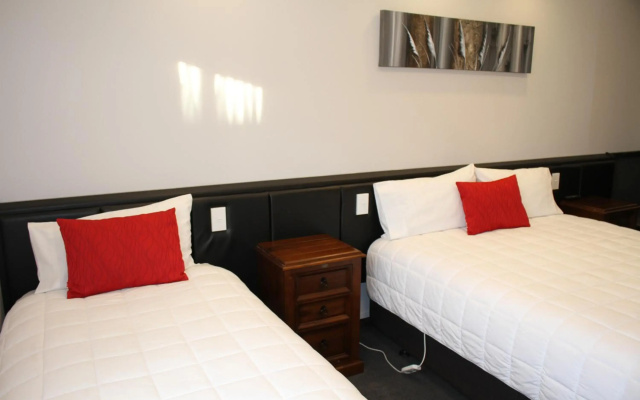 Birchwood Manor Motel