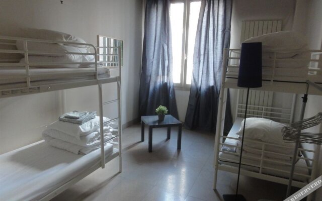 Women Bed - Hostel (adults only)