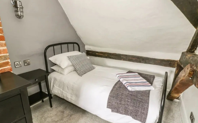 4 Masons Court