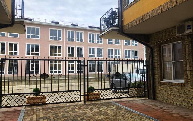 Apartments on Subtropical street 6