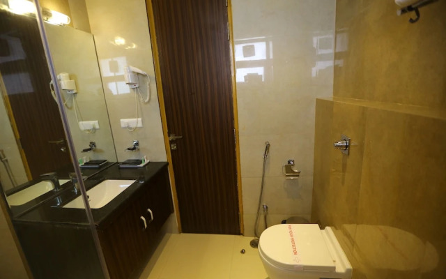 OYO 9319 Hotel Gurveer Royal