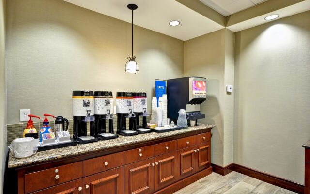 Hampton Inn & Suites Fredericksburg-at Celebrate Virginia