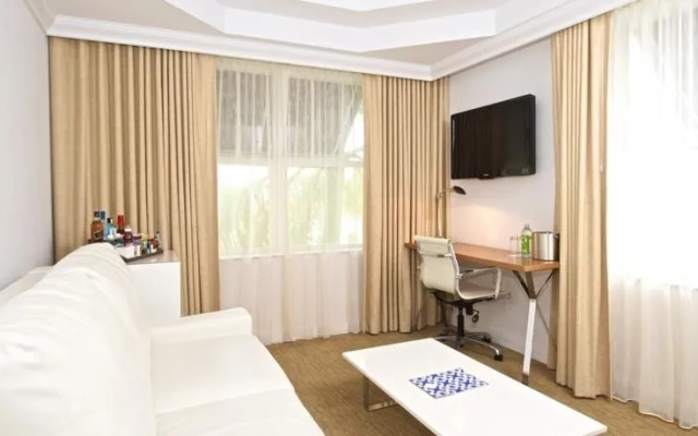 Blue Moon Hotel Autograph Collection