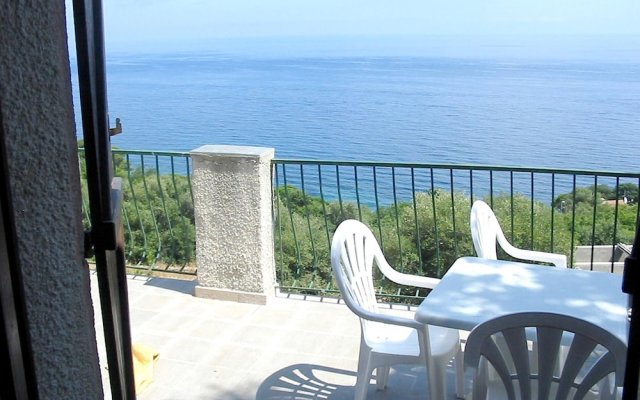 Apartment With One Bedroom In San Martino Di Lota With Wonderful Sea View And Terrace