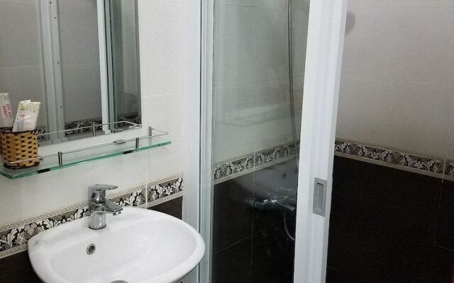 Dinh Dinh 2 Hotel