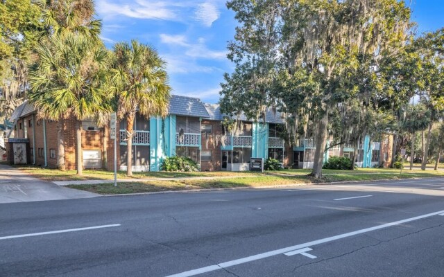 Charming 1br Apt In Eustis! 1 Bedroom Apts by RedAwning