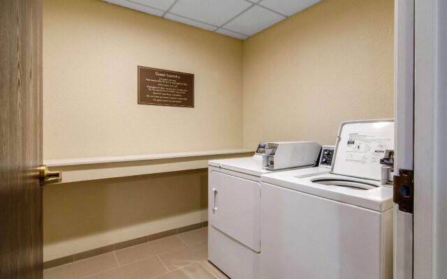 Comfort Inn & Suites Wichita Northeast