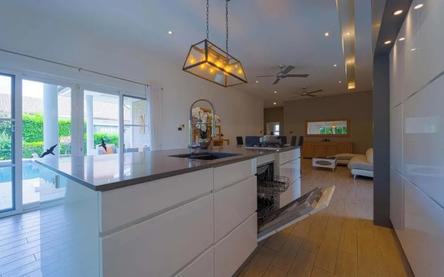 Modern 3 Bedroom Pool Villa - MR54