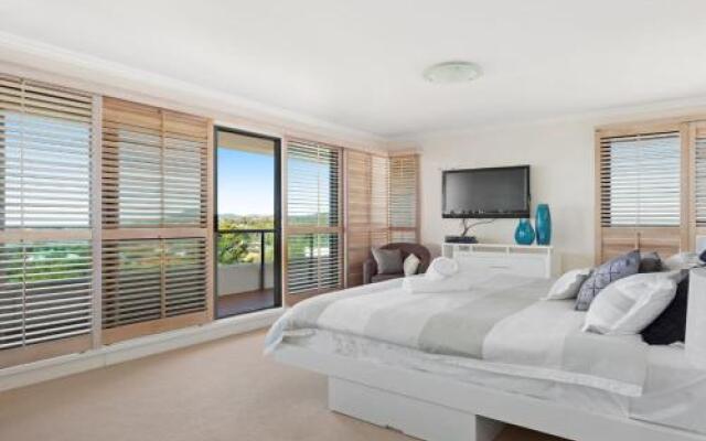 Le Point 702 - Luxury And Views!