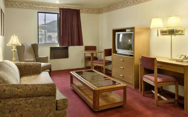 Super 8 By Wyndham Butler