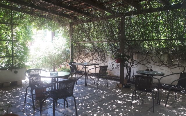 Agnoudas Guest House