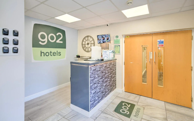 OYO Go2 Gloucester Hotel