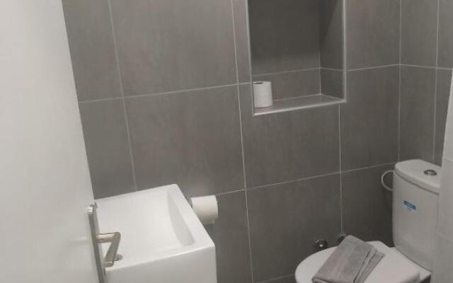 Elenis Studios & Apartments