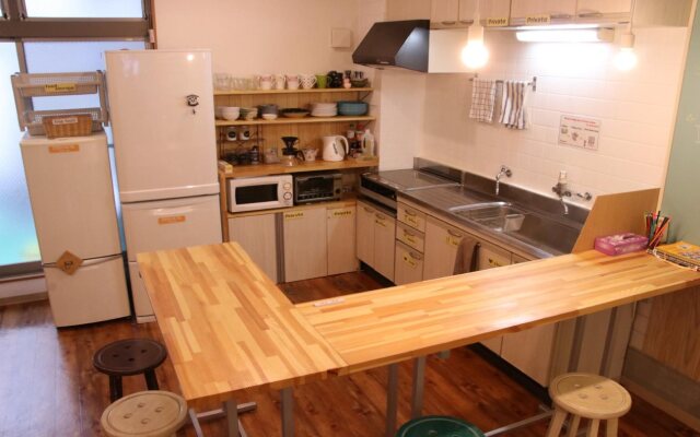 J-Hoppers Osaka Guesthouse