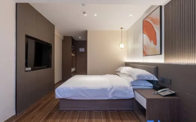 Ruifeng Hotel (Guangzhou Railway Station West Clocks and Watches City)