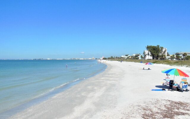 Pass A Grille Beach Escape (107-8)