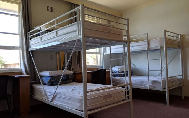 Young Budget Accommodation - Hostel