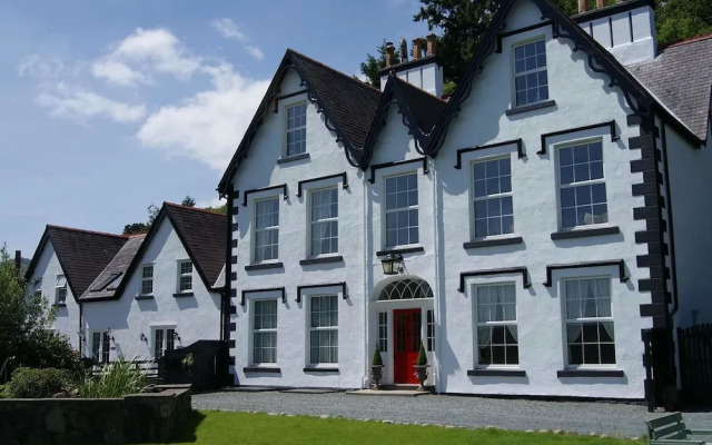 Coed Mawr Hall