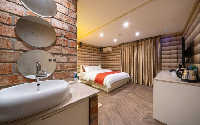 Bucheon R Hotel