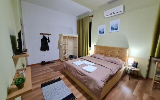 Ex-Block District charming studio apartment with treeish sorrounding view!