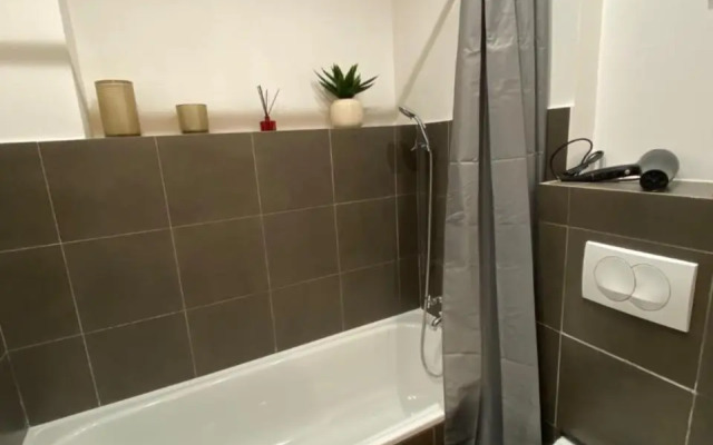 Krucza Street 51 in the City Center