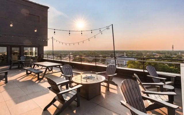 Elevate 758 By  Landing