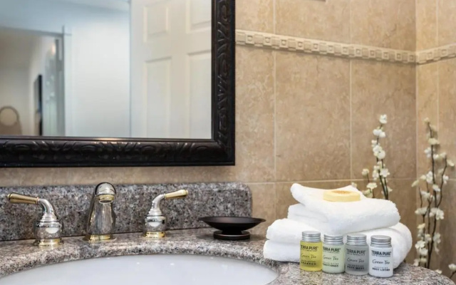 Villa Sausalito - Newly Designed 4BR HOUSE & POOL by Topanga