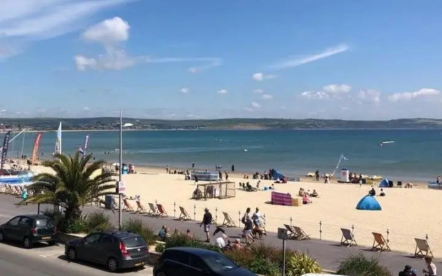 Beachfront with balcony 1st Floor apartment "The Beaches"