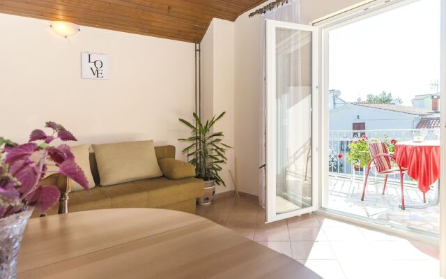 Apartment and Rooms Ema