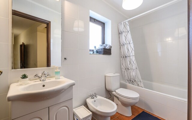 T4 House With Outdoor Pool and Wonderful Views