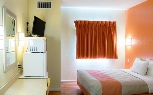 Motel 6 Seymour, IN - North