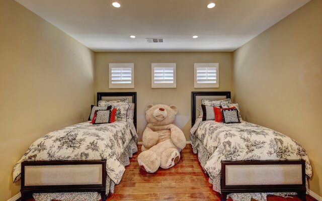 Apple Court - Four Bedroom Home