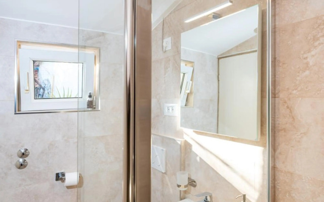 Mediterranean terrace apartment with Bikes & SUP