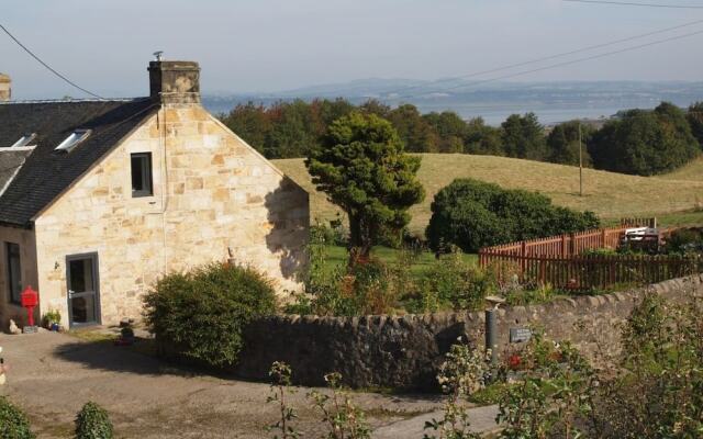 Beautiful 1-bed Barn Conversion Studio Apartment