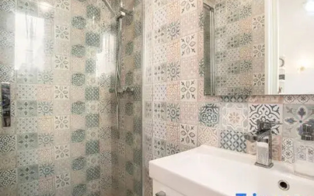 studio 800m to Opera