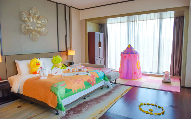 HUALUXE Xiamen Haicang Harbour View by IHG – Guest Rooms – Xiamen