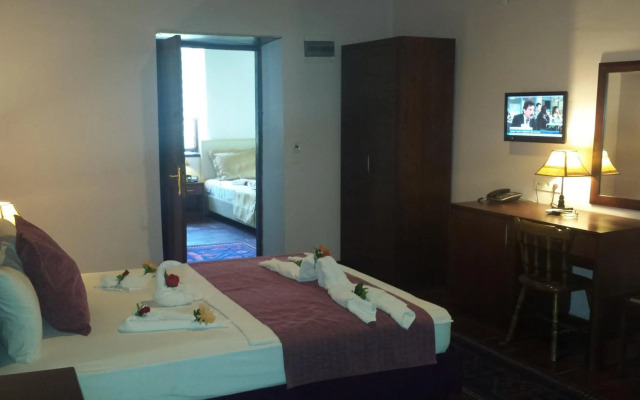 Ozkavak Hotel Kaleici