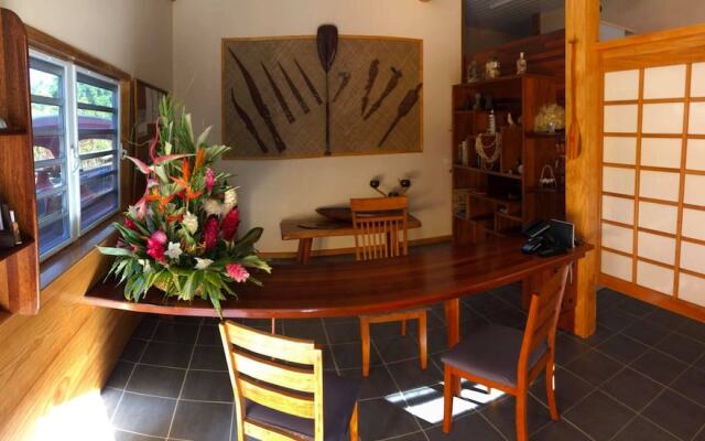 Bora Bora Holiday's Lodge and Villa