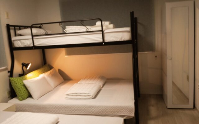 Hola Seoul Guesthouse