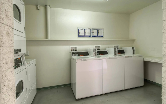 Motel 6 Claremont, CA