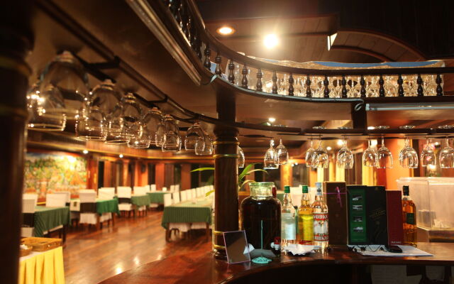E-Outfitting Vang Thong Hotel