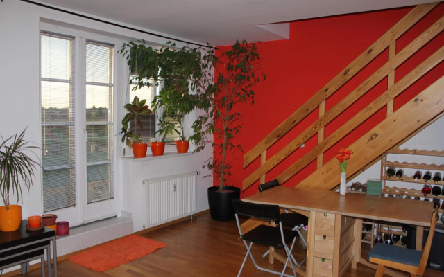 Sunny Two-story Apartment Kyje